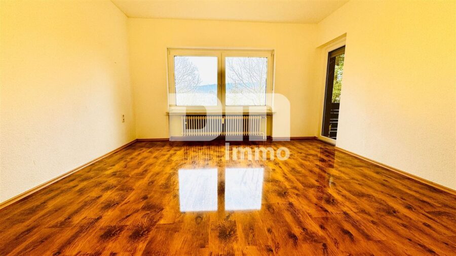 Teilsaniertes Ein- bis Zweifamilienhaus mit zusätzlichen Wohnraum - EG Schlafzimmer / Kinderzimmer